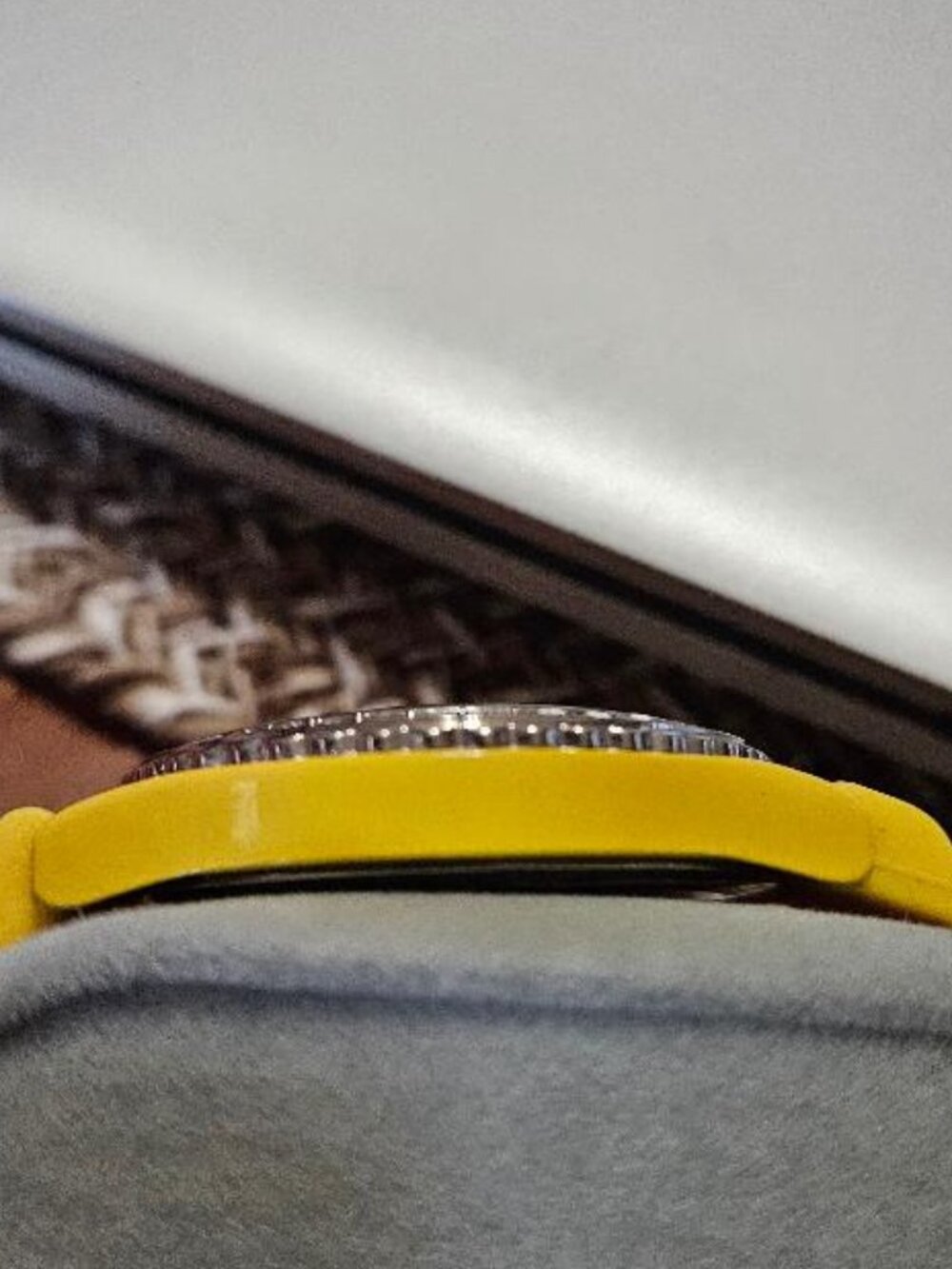 BRAND NEW GENIVA SILCONE YELLOW WATCH Fun! - Picture 8 of 8